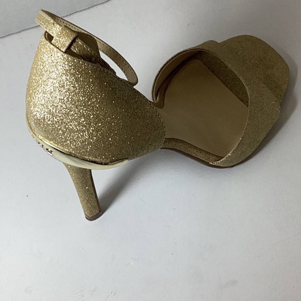 Guess - Picture 3 of 10